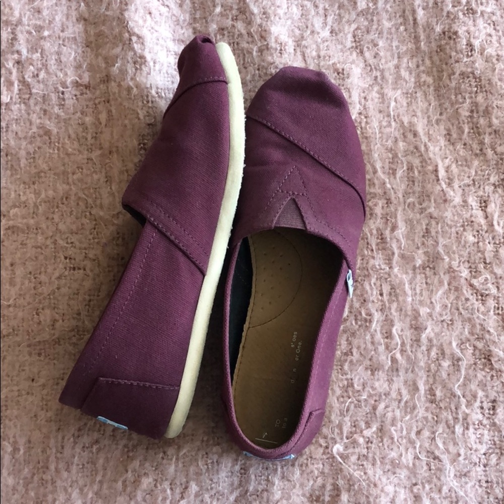 Maroon Toms